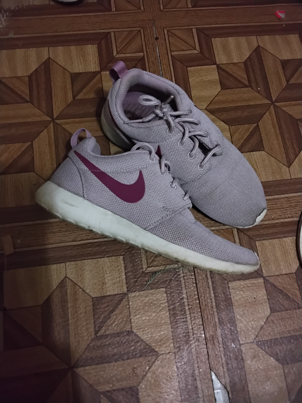 Nike Women's Light Purple Roshe-Style Running Shoes